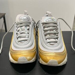 Women’s Nike Air Max size 7